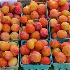 Puesto de frutas frescas de mercado